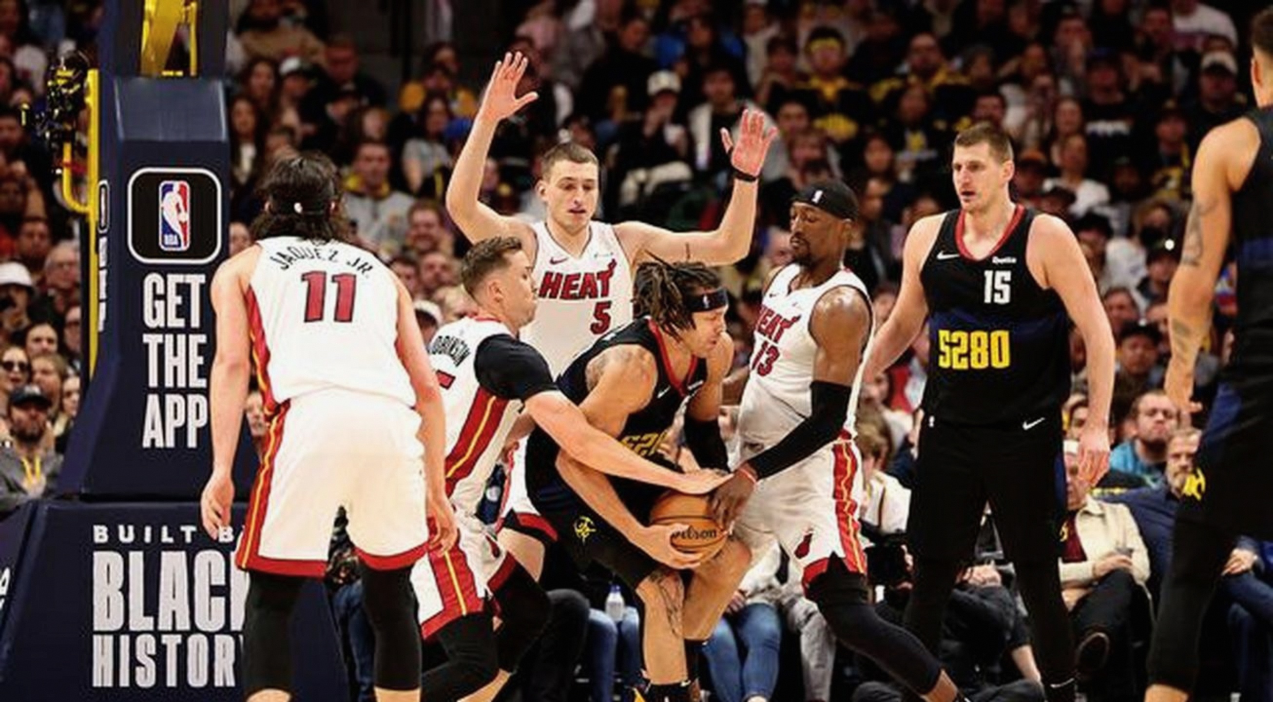 丹佛掘金NBA击败金州勇士约基奇关键勾手的简单介绍